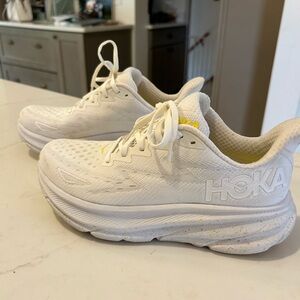 Women’s Hoka Clifton 9 Lemonade Size 8